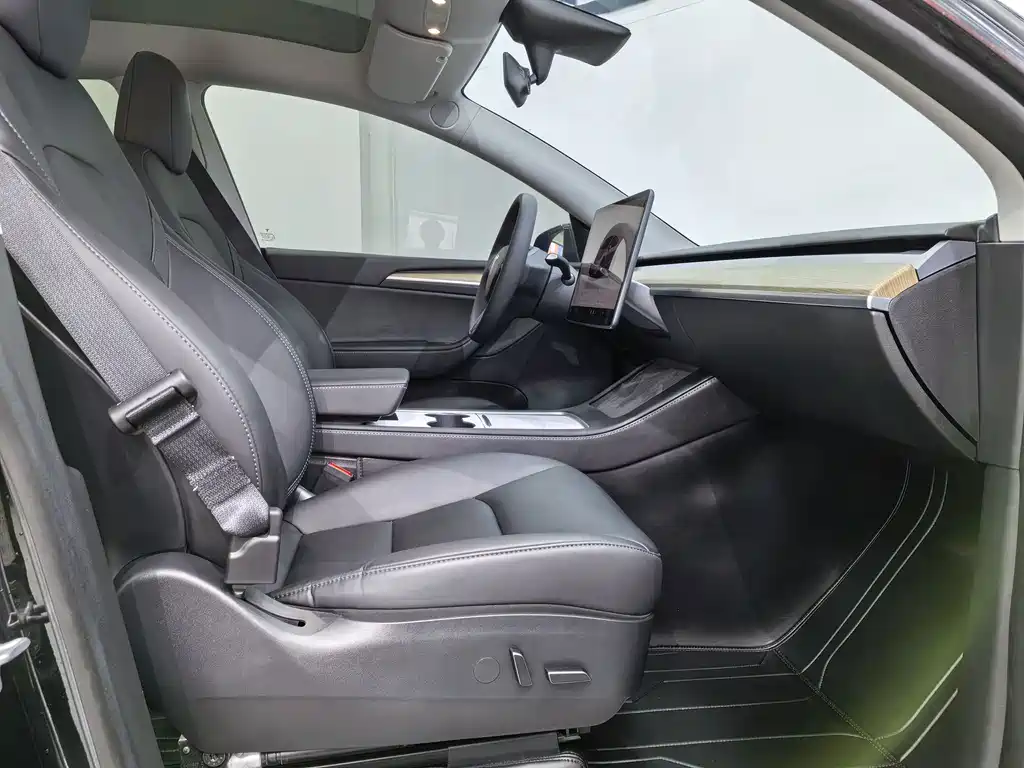 Tesla Model Y 2023 — фото 18