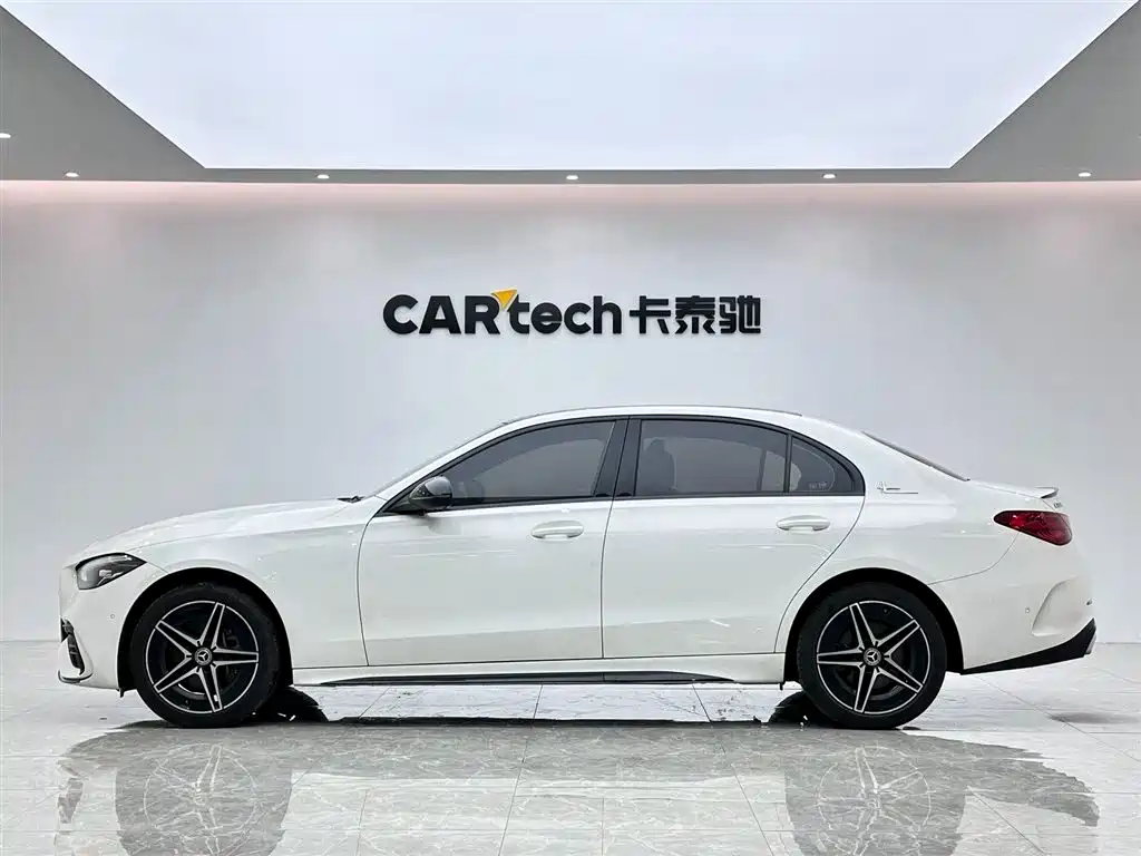 Mercedes-Benz C-Class 2024 — фото 2