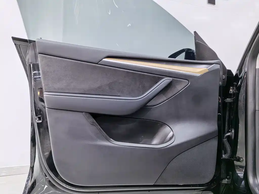 Tesla Model Y 2023 — фото 17