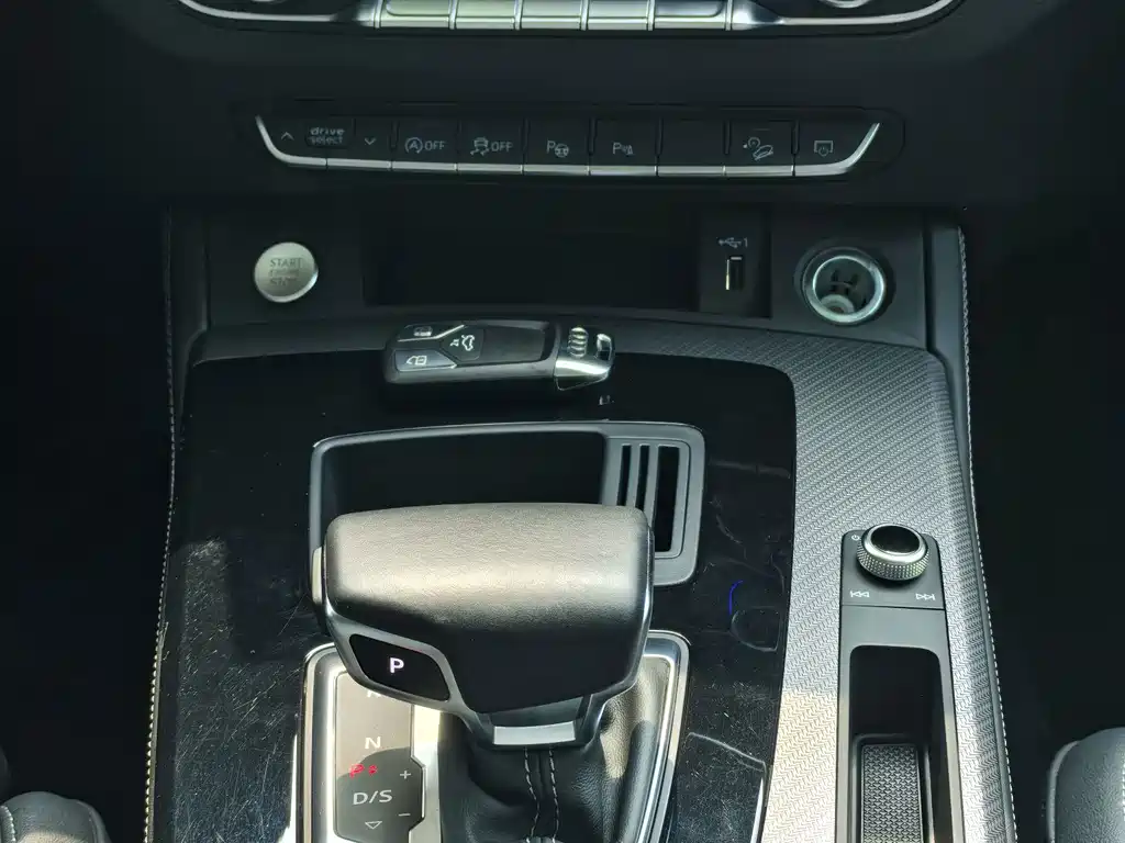 Audi Q5L 2021 — фото 25
