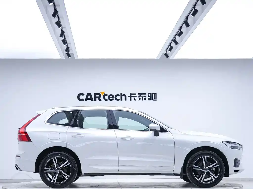 Volvo XC60 2019 — фото 2