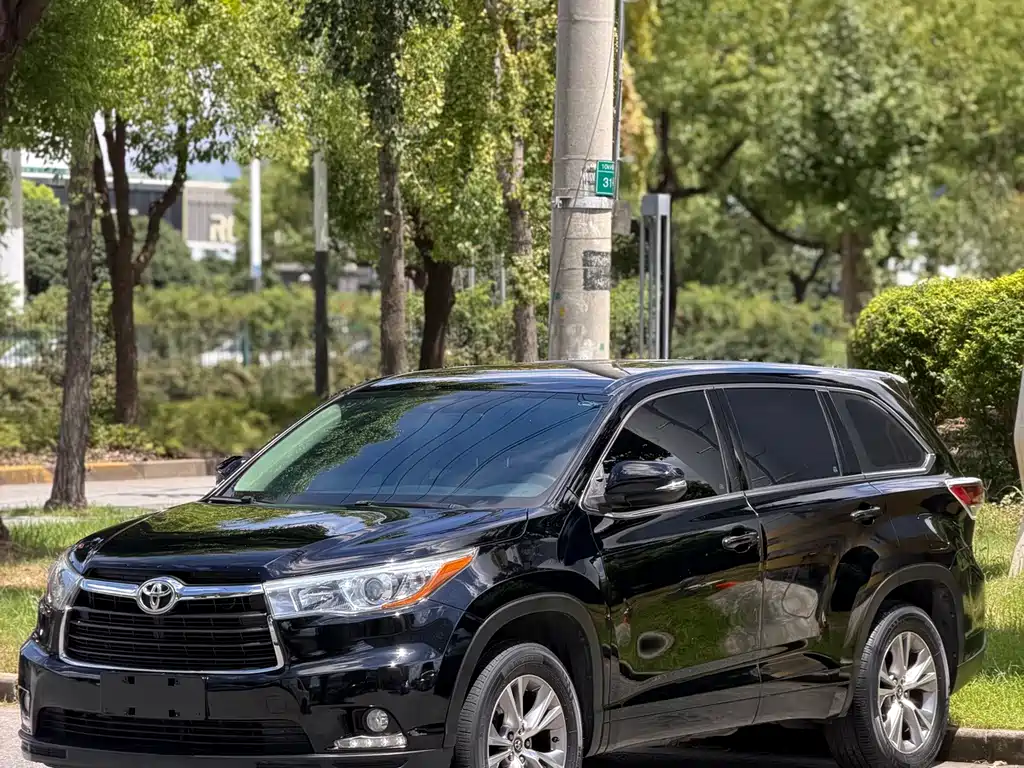 Toyota Highlander 2017 — фото 1