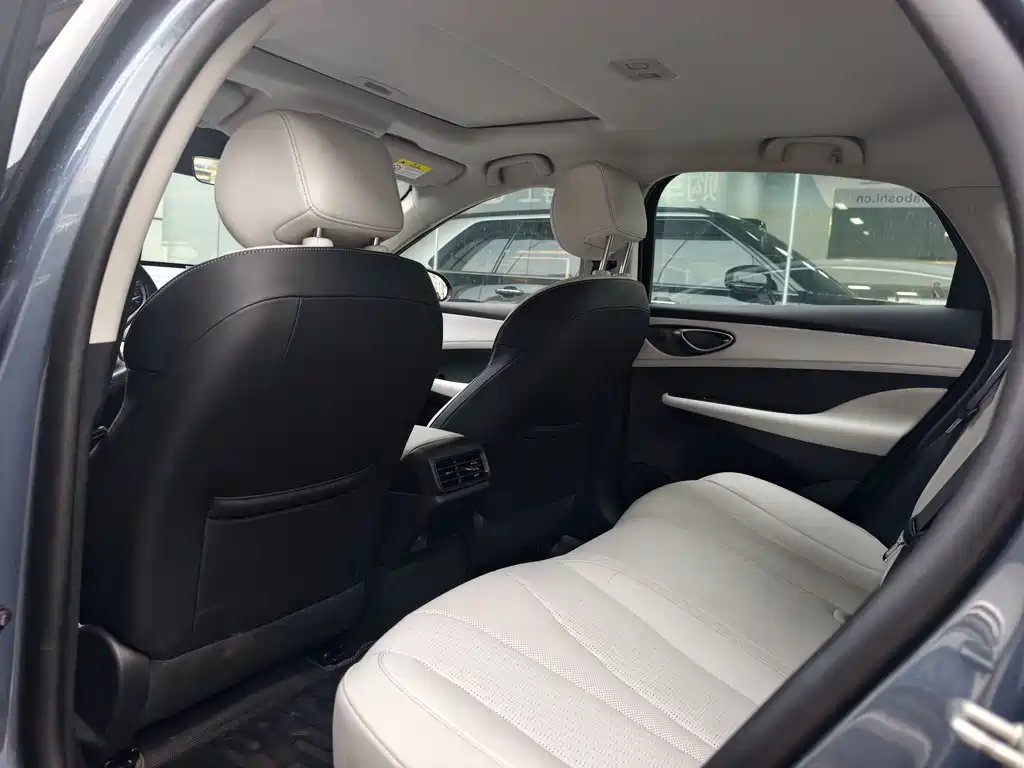 BYD Seal 05 DM-i 2025 — фото 6
