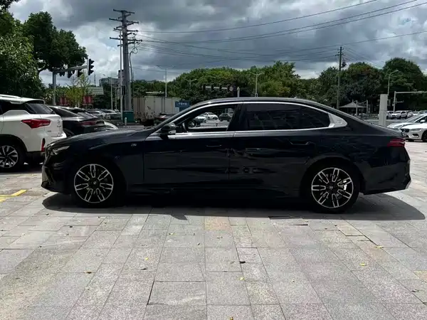 BMW 5 Series 2025