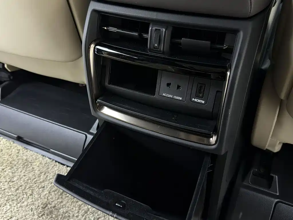 Toyota Alphard 2024 — фото 25
