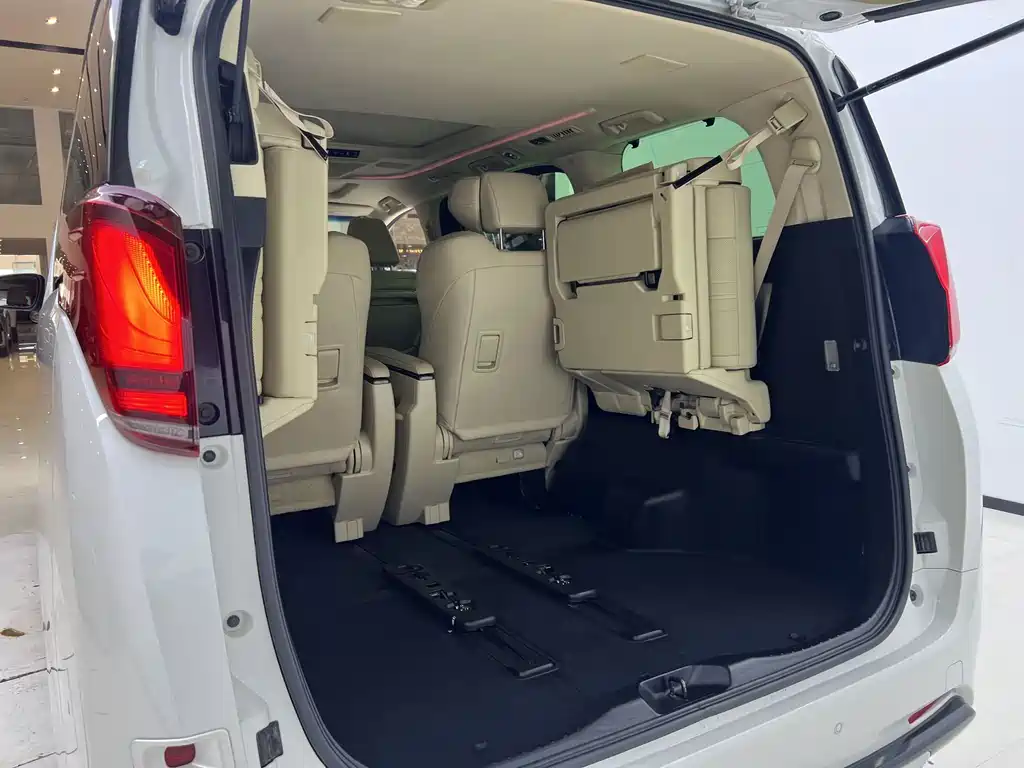 Toyota Alphard 2022 — фото 22