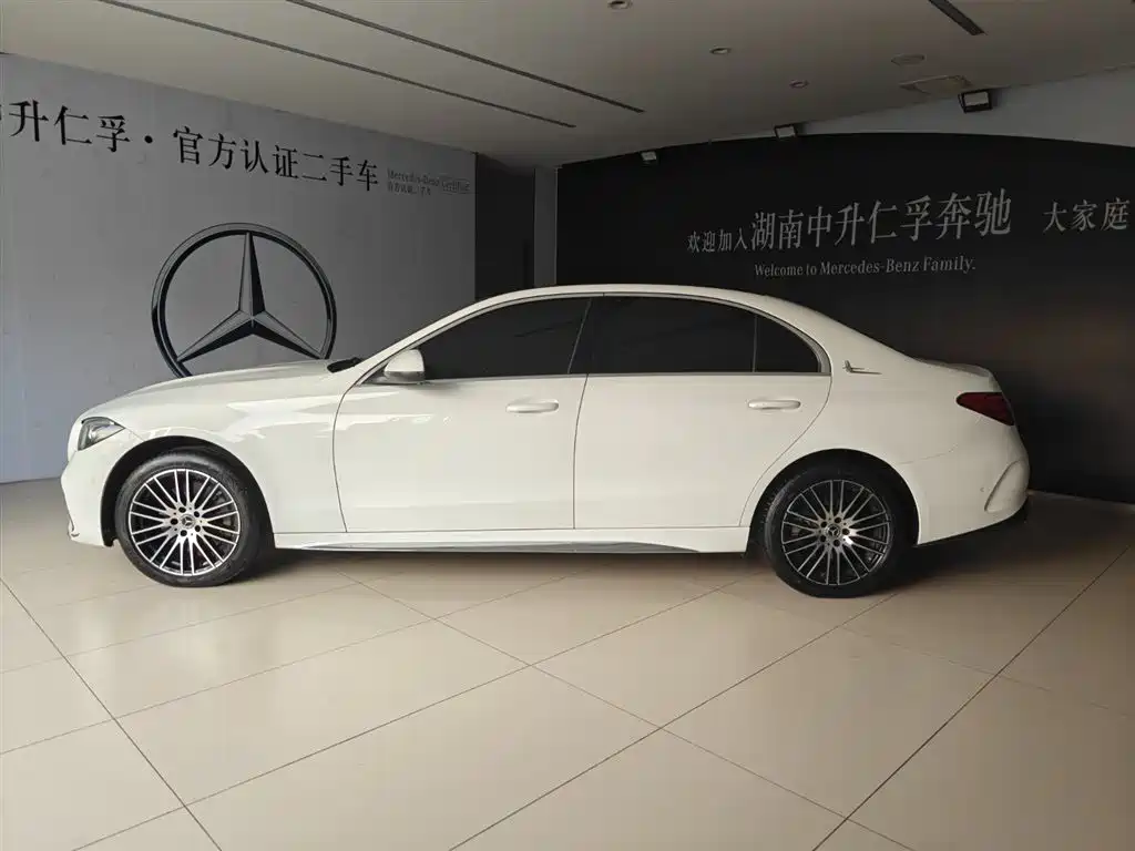 Mercedes-Benz C-Class 2024 — фото 4