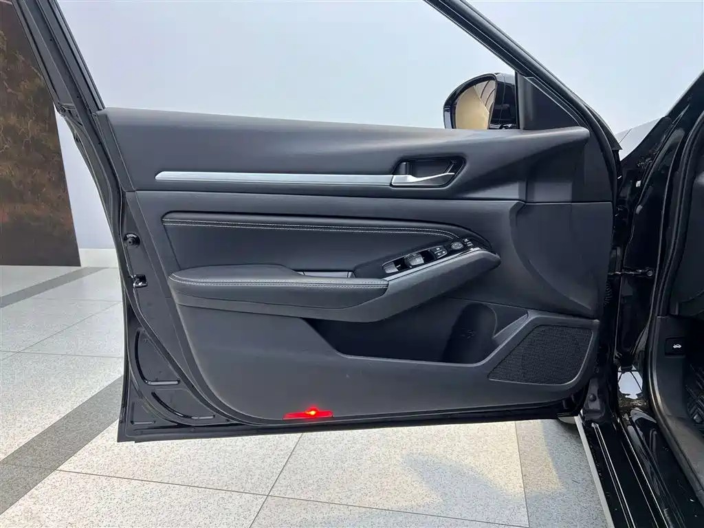 Nissan Teana 2023 — фото 14