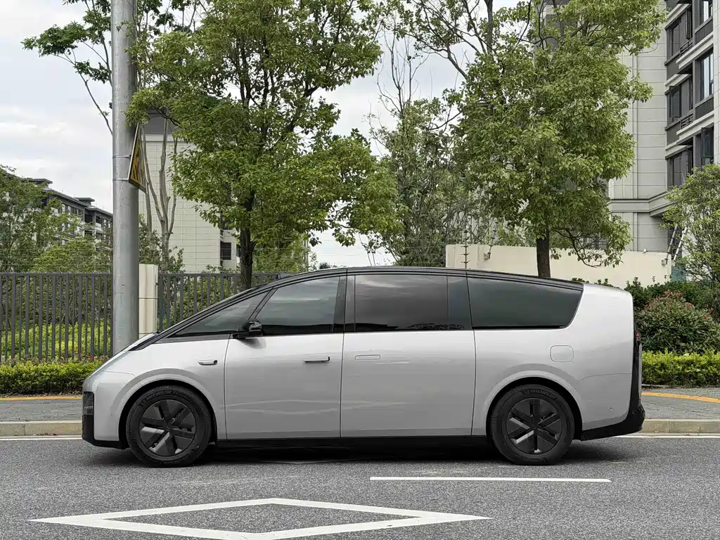 Li Auto Li MEGA 2024
