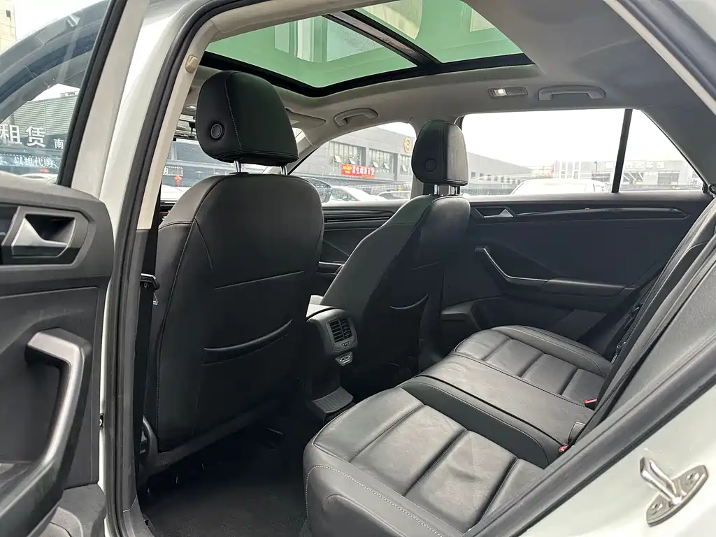 Volkswagen T-Roc 2020 — фото 10