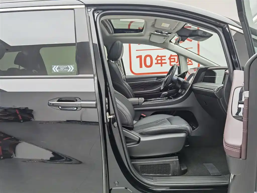 GAC Motor Trumpchi M8 2024 — фото 23