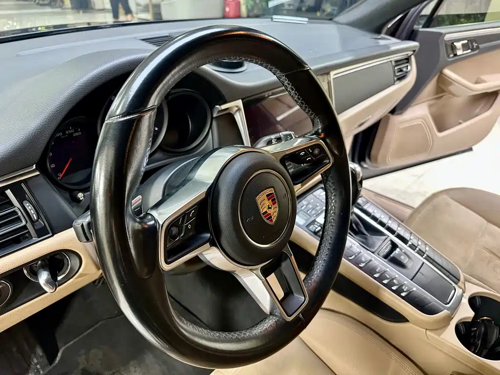 Porsche Macan 2020 — фото 14