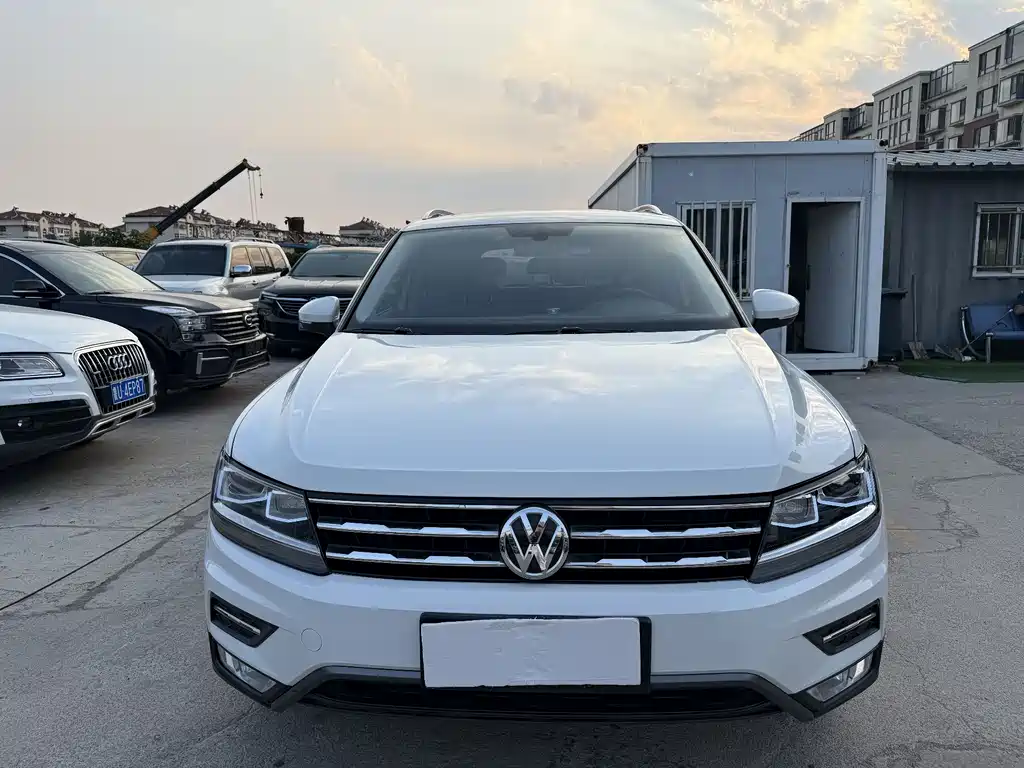 Volkswagen Tiguan L 2017 — фото 2