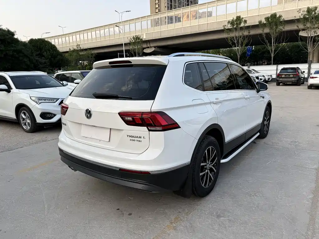 Volkswagen Tiguan L 2017 — фото 11