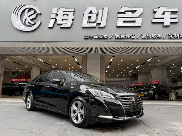 Toyota Crown 2015