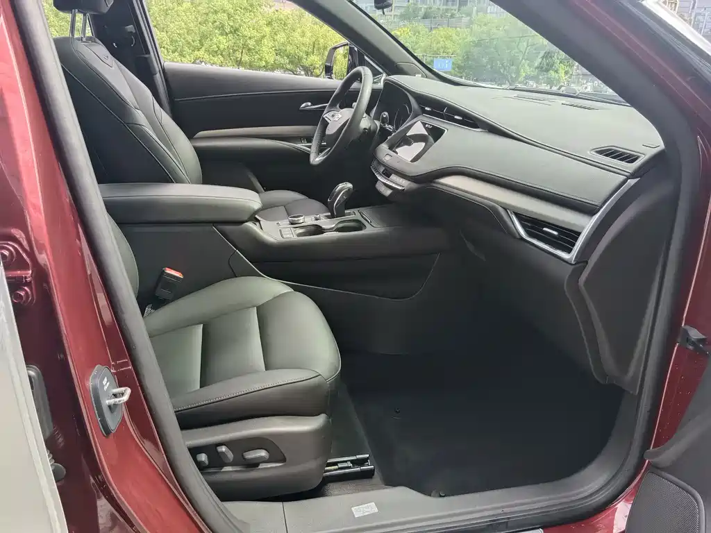 Cadillac XT4 2019 — фото 13