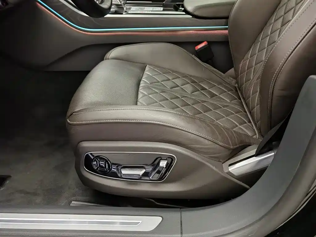 Audi A8 2022 — фото 20