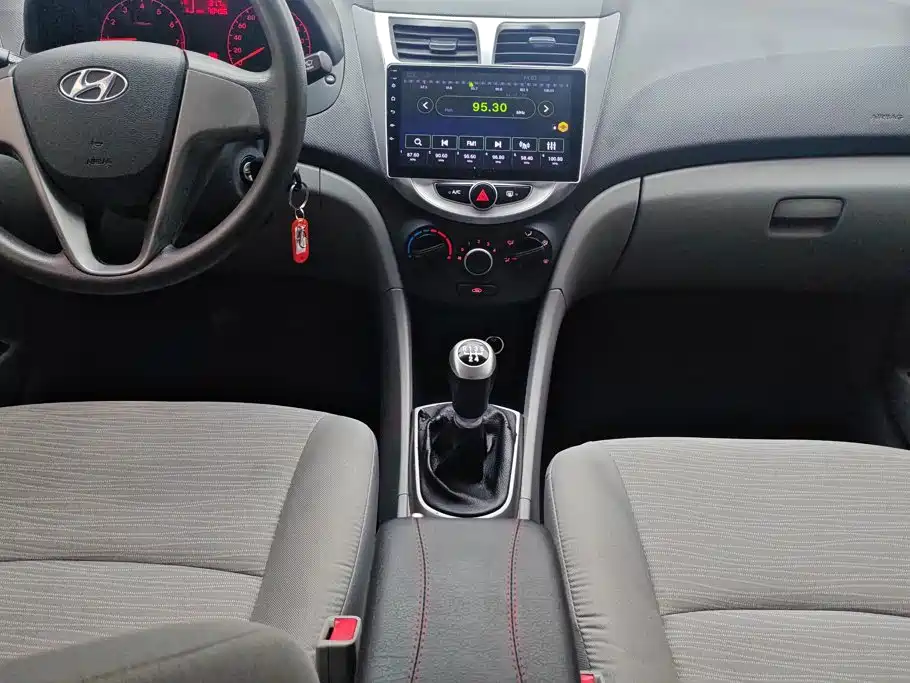 Hyundai Accent 2014 — фото 16