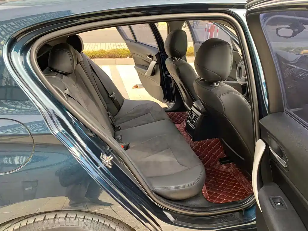 BMW 1 Series 2012 — фото 17