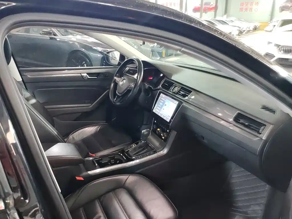 Volkswagen Passat 2018 — фото 14