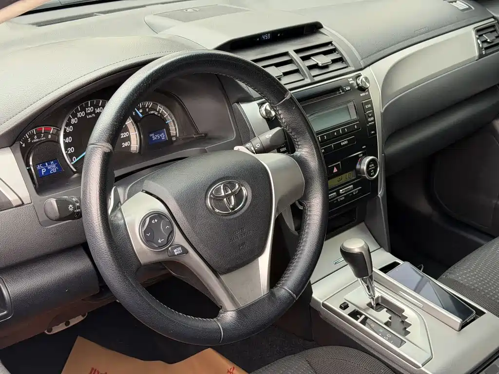 Toyota Camry 2014 — фото 7