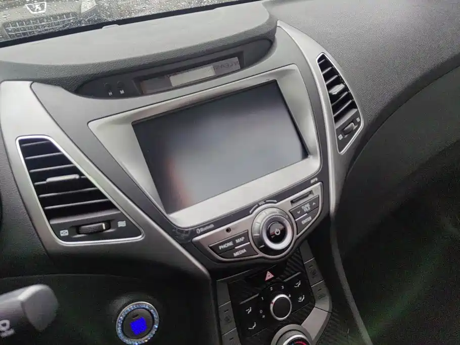 Hyundai Elantra Langdong 2015 — фото 13