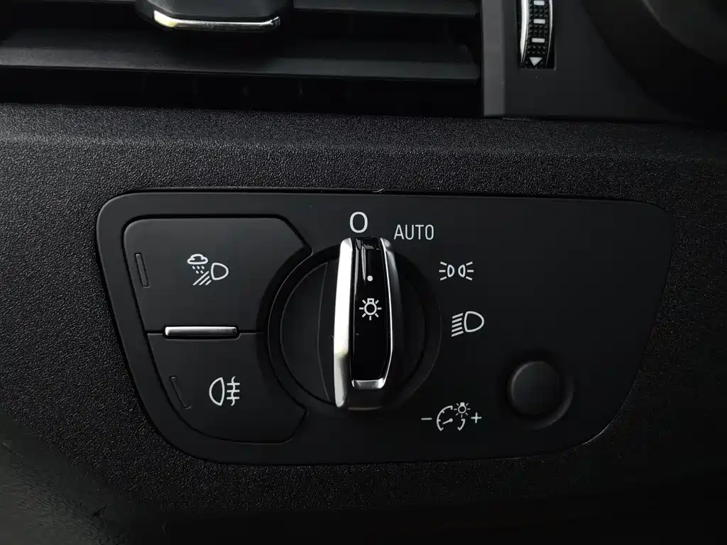 Audi A4L 2018 — фото 26