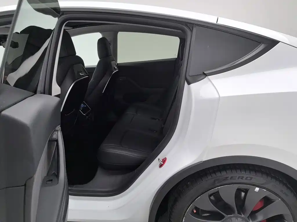 Tesla Model Y 2022 — фото 15