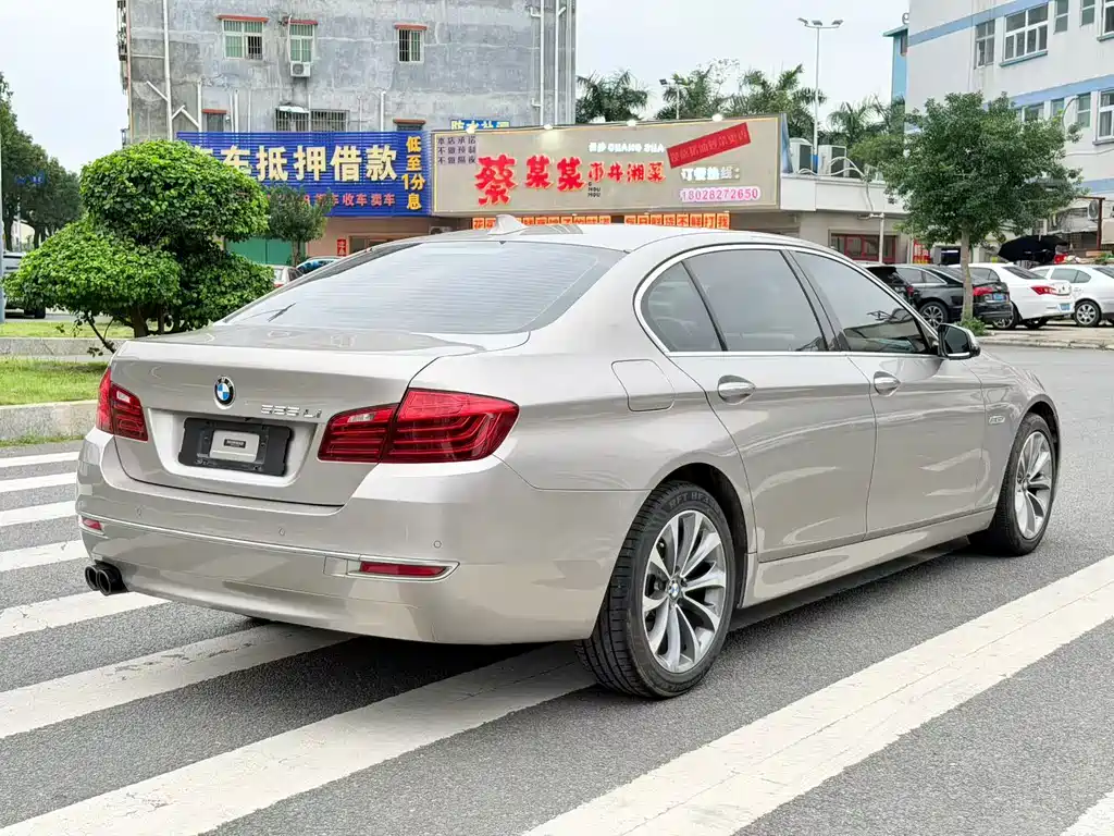 BMW 5 Series 2013 — фото 19