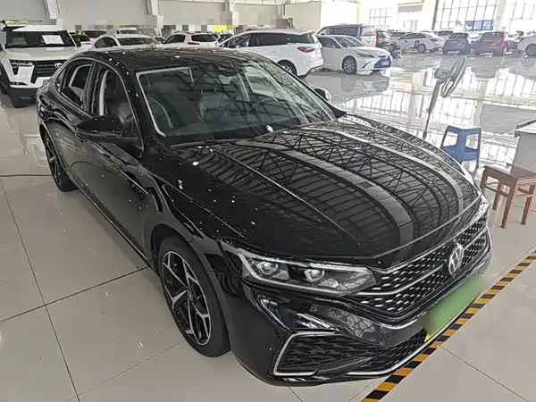 Volkswagen Passat 2023
