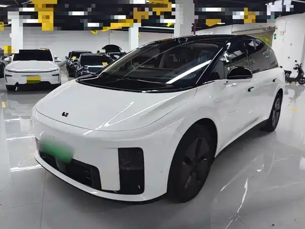 Li Auto i8 2025