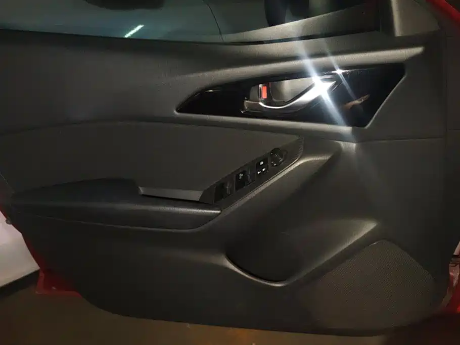 Mazda 3 Axela 2015