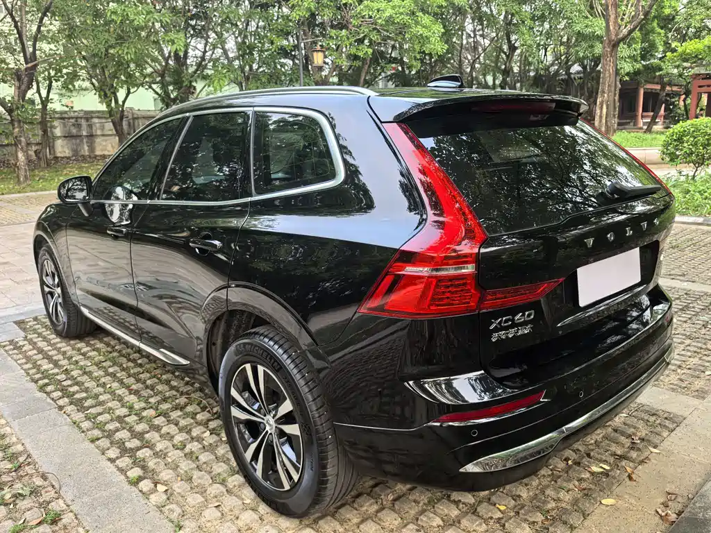 Volvo XC60 2022 — фото 21