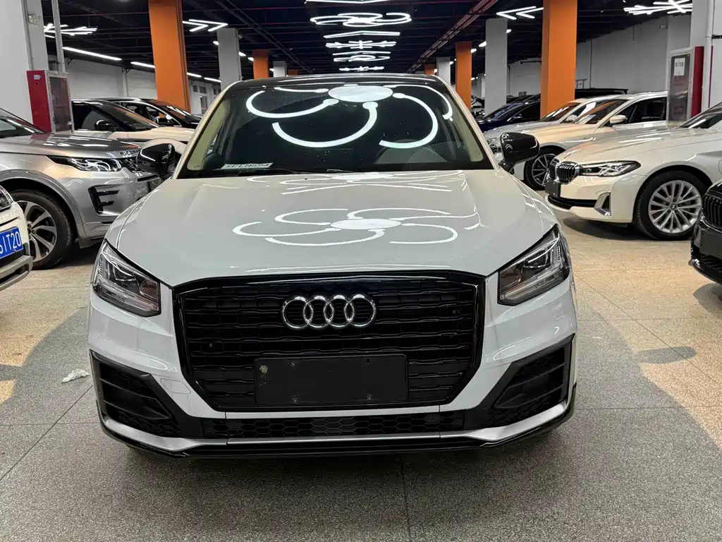 Audi Q2L 2019