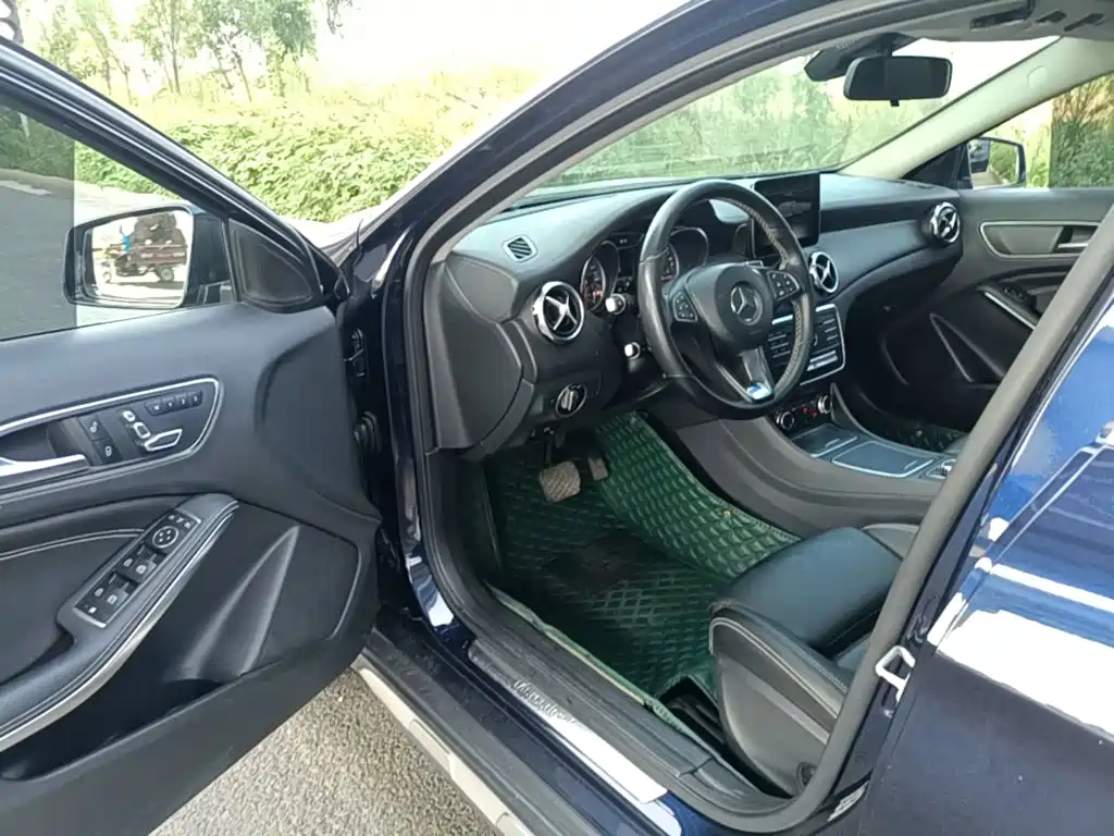 Mercedes-Benz GLA 2018 — фото 16