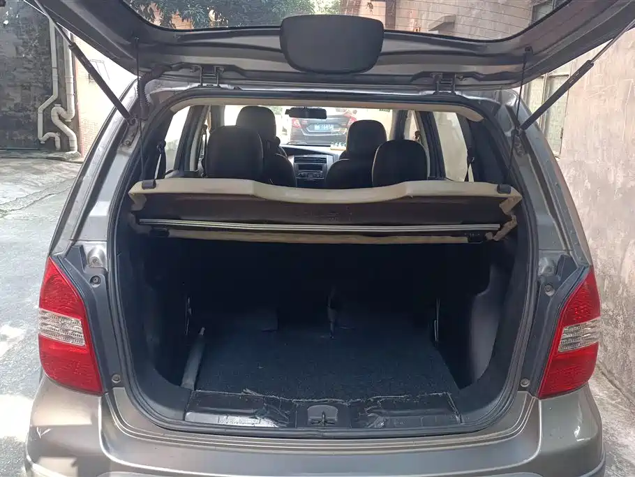 Nissan Livina 2010