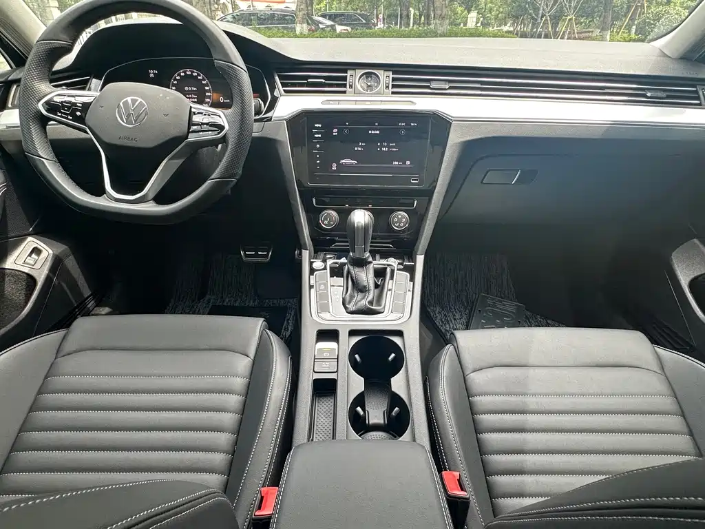 Volkswagen Magotan 2025