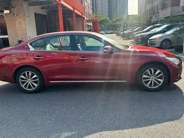 Infiniti Q50L 2015
