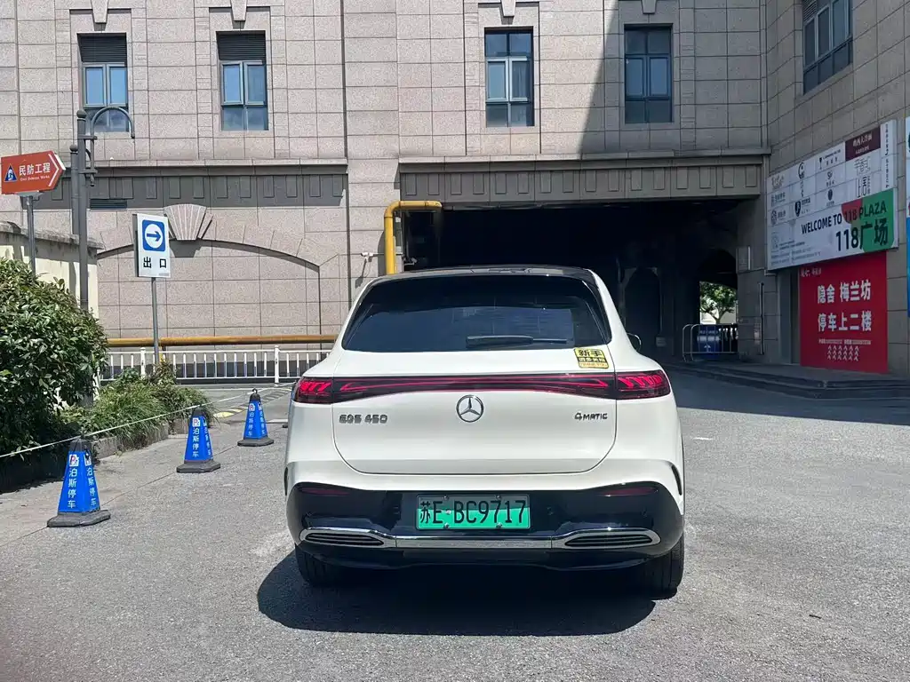 Mercedes-Benz EQS SUV 2025 — фото 8