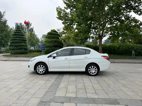 Peugeot 308 2016