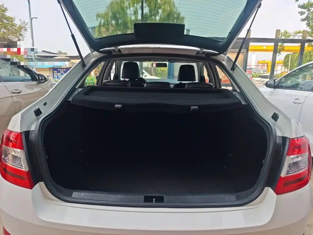 Skoda Octavia 2017 — фото 19