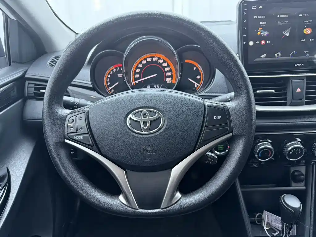Toyota Yaris L 2022 — фото 12