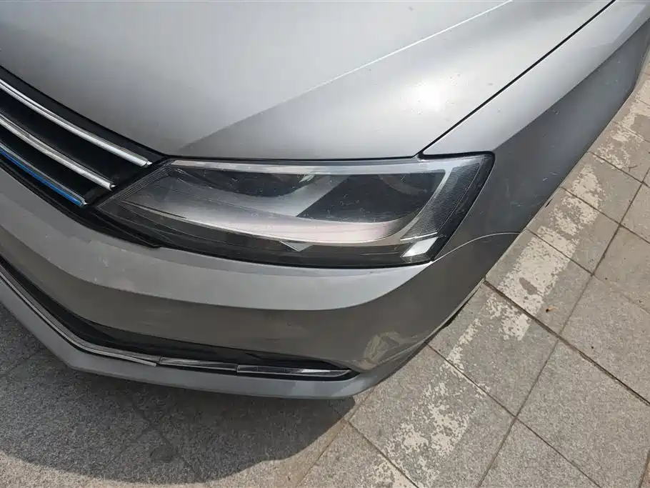 Volkswagen Sagitar 2016