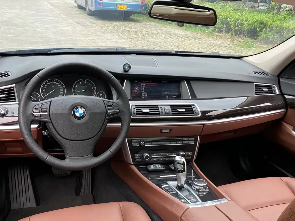 BMW 5 Series GT 2017 — фото 17