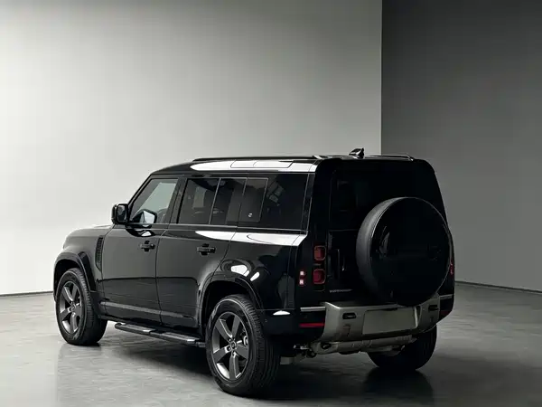 Land Rover Defender 2025