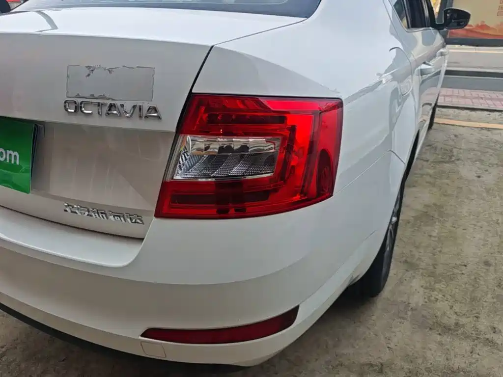 Skoda Octavia 2017 — фото 8