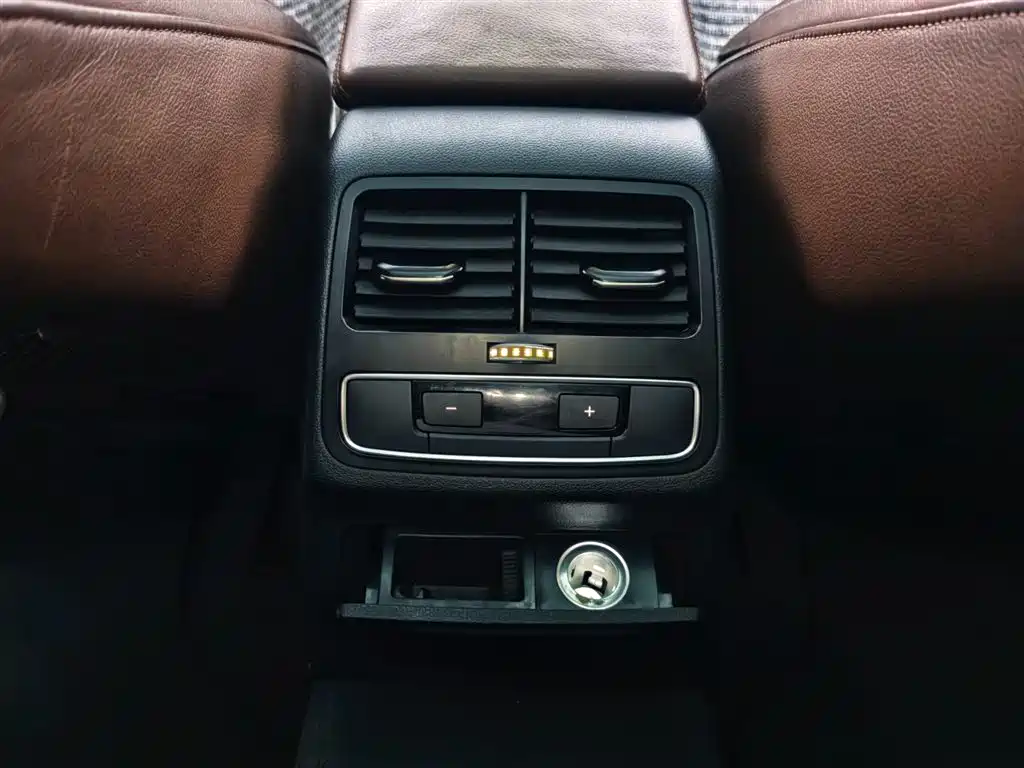 Audi A4L 2018 — фото 16