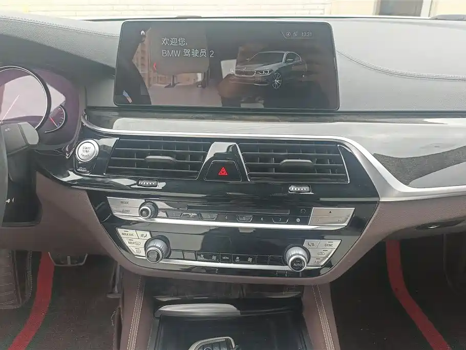 BMW 5 Series 2018 — фото 13