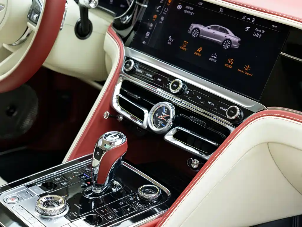 Bentley Flying Spur 2025 — фото 22