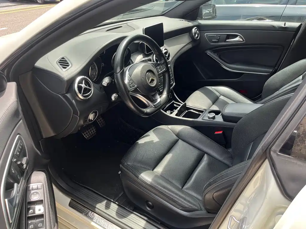 Mercedes-Benz CLA 2015